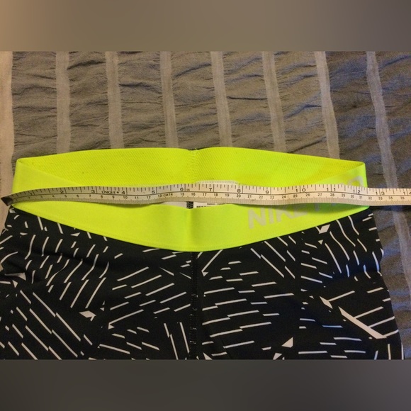 Nike Pro DriFit 19” crops leggings size medium - Picture 6 of 9